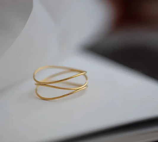 Dainty Wave Ring - Gold