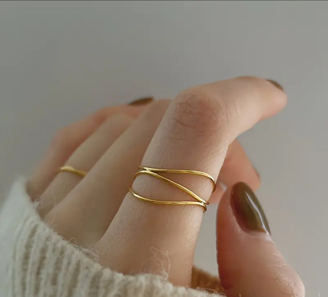 Dainty Wave Ring - Gold